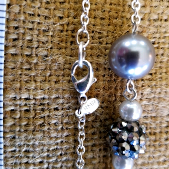 Roman black grey and white beads on chain necklace - Picture 5 of 9